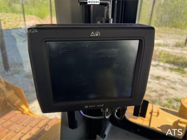 Stroj za izravnavo Caterpillar D6R III LGP Bulldozer – Ripper and GPS
