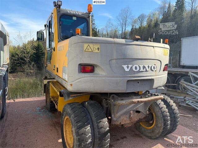 Колесный экскаватор Volvo WE140B wheeled excavator with digging bucket