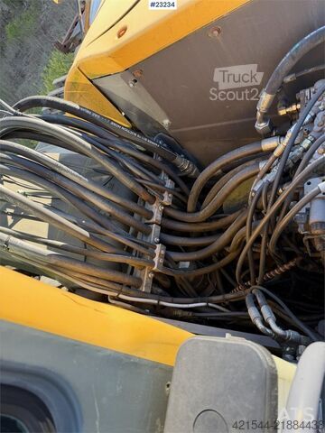 Pelle sur roues Volvo WE140B wheeled excavator with digging bucket