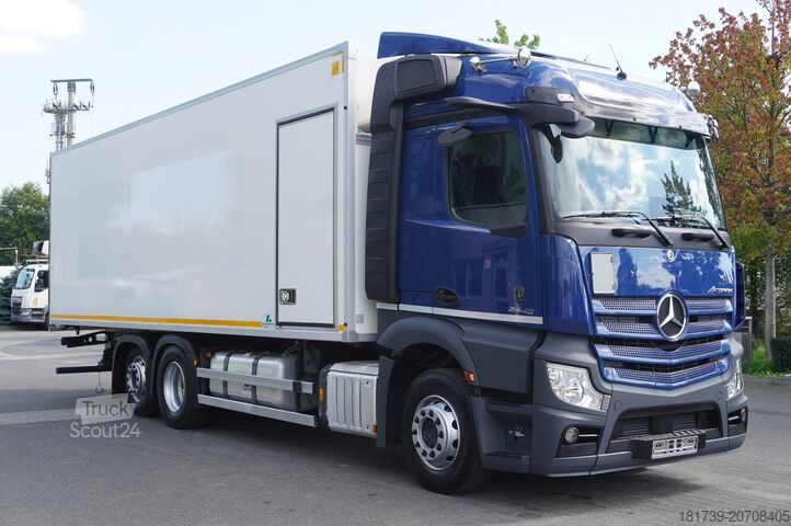U frižideru Mercedes-Benz Actros 2546 / Lecapitaine refrigerator