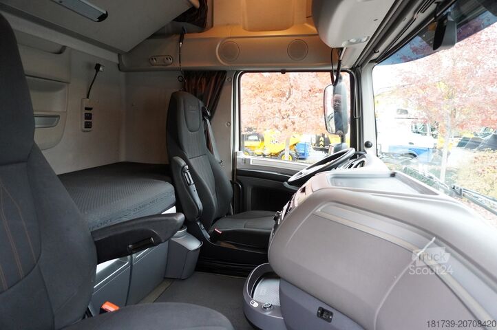 Saldētavas/izolācijas/saaukstuma/saaukstās apkalpošanas vitrīna DAF XF 450 6×2 E6 / Refrigerator Lacapit/FRC