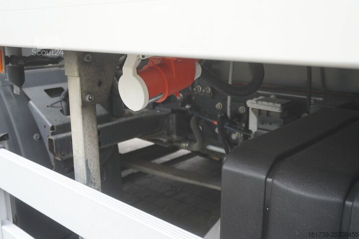 Kühlschrank Renault D13 / 140 tho km !!! / Meat hooks