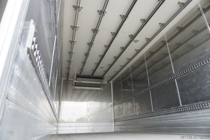 Kühlschrank Renault D13 / 140 tho km !!! / Meat hooks