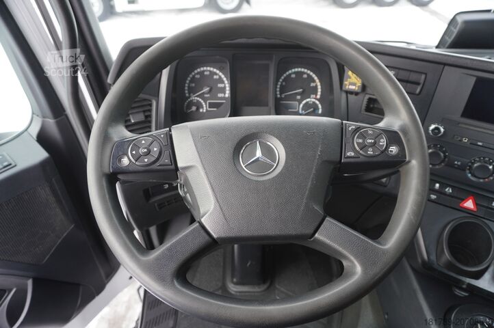 Burtowy z HDS Mercedes-Benz Arocs 2633 flatbed truck / Crane FASSI