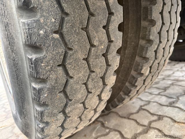 Düz kasa kamyon IVECO 140E28 4x4 / 109.467 KM / 1. Hand /  Camper