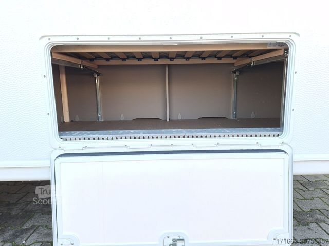 Przyczepa kempingowa BÜRSTNER B66 490 TL