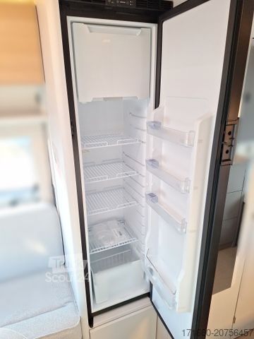 Przyczepa kempingowa BÜRSTNER B66 490 TL