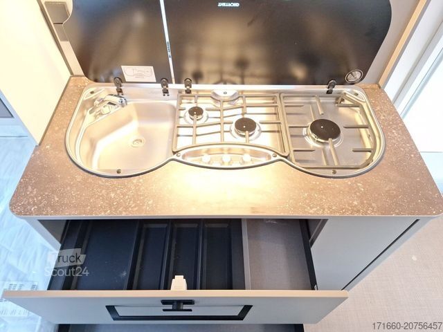 Przyczepa kempingowa BÜRSTNER B66 490 TL