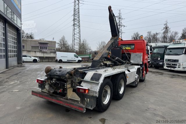 Camion scarrabile VOLVO FMX-500 8x4 Hiab 26T