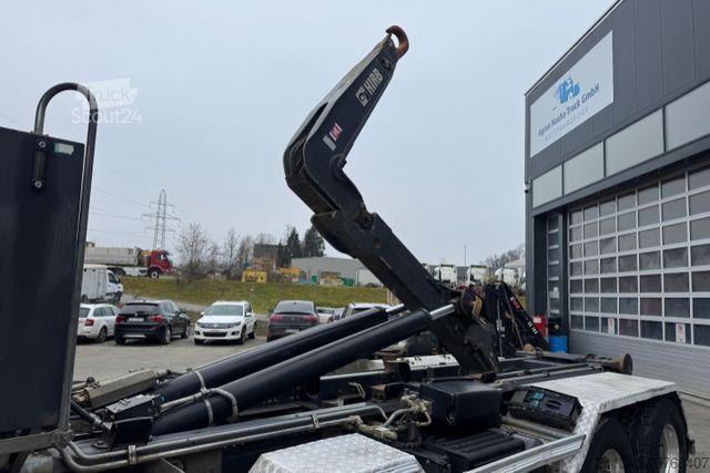 Camion scarrabile VOLVO FMX-500 8x4 Hiab 26T