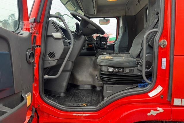 Camion scarrabile VOLVO FMX-500 8x4 Hiab 26T