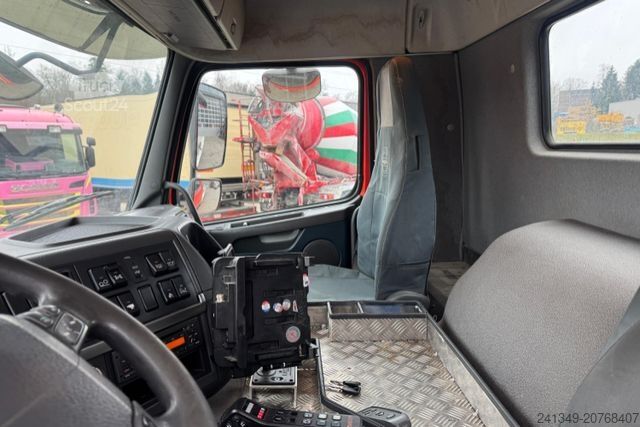 Camion scarrabile VOLVO FMX-500 8x4 Hiab 26T