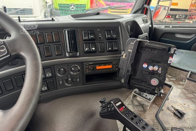 Camion scarrabile VOLVO FMX-500 8x4 Hiab 26T