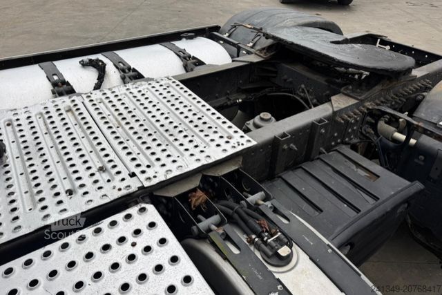 Trattore stradale standard VOLVO FH-520 4x2