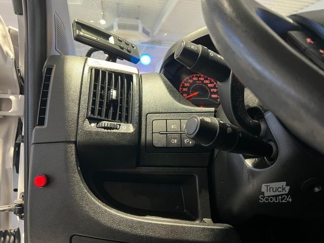 Koelwagen met geïsoleerde laadbak FIAT Ducato 2,3 HDI Thermoking V300 MAX -30C.