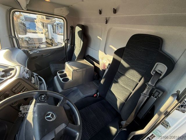 Furgons ar kasti MERCEDES-BENZ ATEGO 818 L Koffer 5,30 m LBW 1,5 T*Klima*E6 D