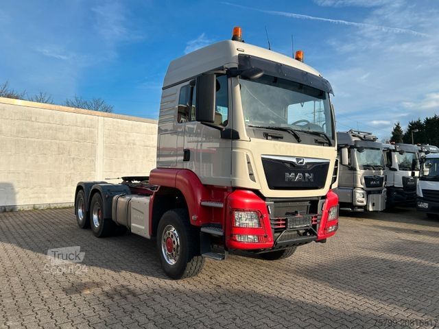 Standardowy ciągnik siodłowy MAN 33.500 TGS SZM ALLRAD 6x6