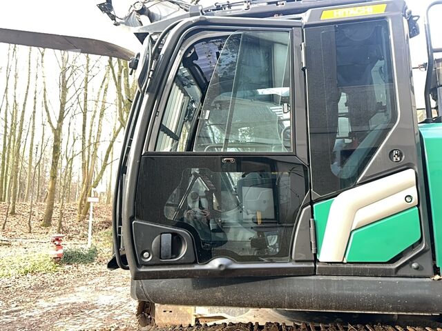 Escavadora de rastos Hitachi ZX250 LCN-7 with Oilquick OQ-80