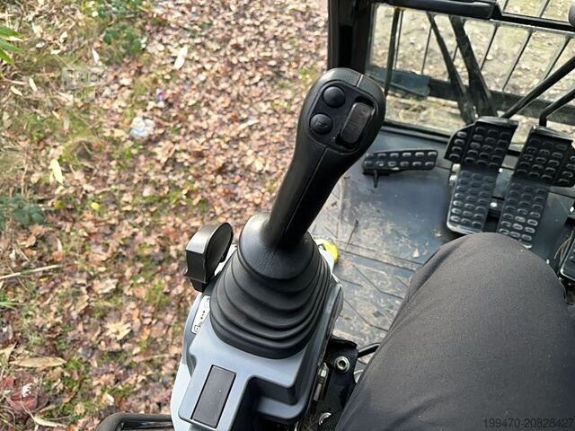 Escavadora de rastos Hitachi ZX250 LCN-7 with Oilquick OQ-80