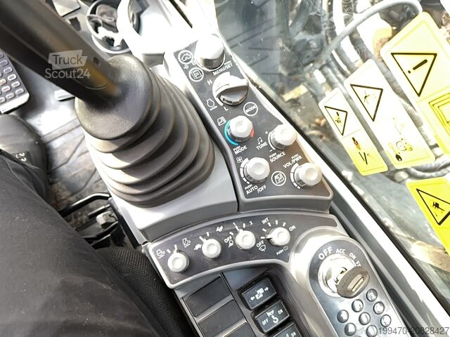 Escavadora de rastos Hitachi ZX250 LCN-7 with Oilquick OQ-80