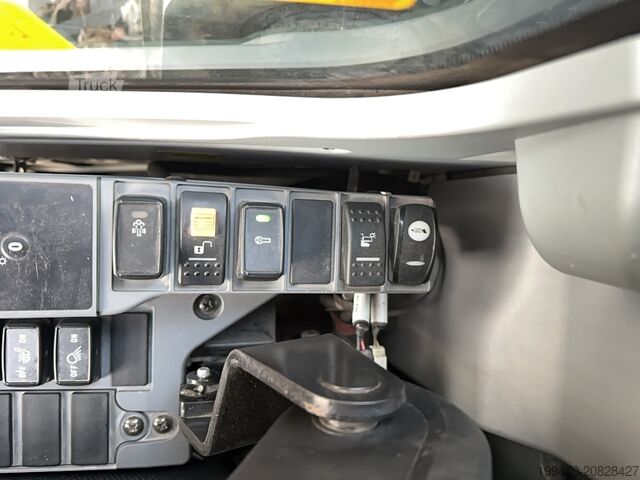 Escavadora de rastos Hitachi ZX250 LCN-7 with Oilquick OQ-80