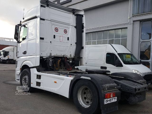 Τυπική μονάδα τράκτορα Mercedes-Benz Actros 1853