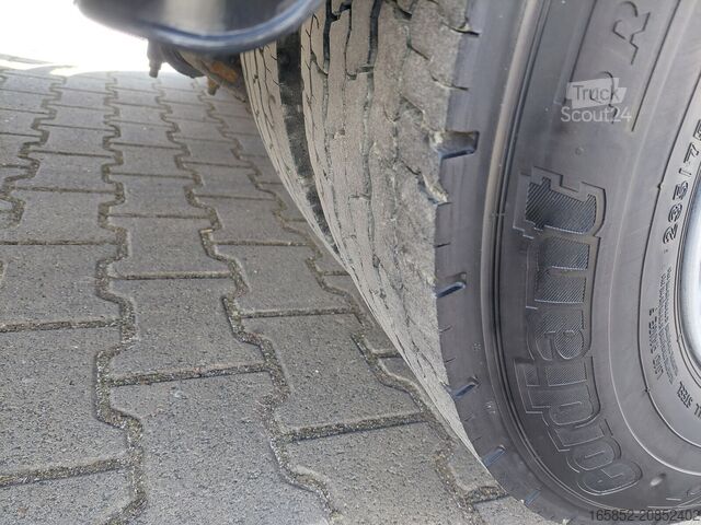 Yandan tenteli MAN TGL 8.220