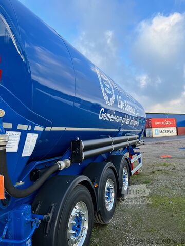 Semi-remorque silo Spitzer SK 2748 CAL Kippsilo 48 m³ – Chemie