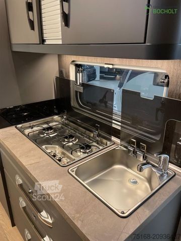 Lakókocsi HOBBY De Luxe 490 KMF Modell 2026