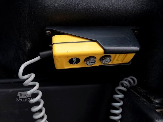 Sklápěcí dodávka IVECO Daily 35S12 3-SEITEN KIPPER/ 7 SITZE/ AHK 3,5T