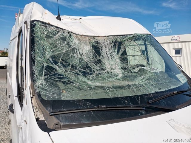 Рефрижераторний фургон RENAULT Master 165 L3H2/KÜHLKASTEN/ UNFALL!/KEIN MOTOR!