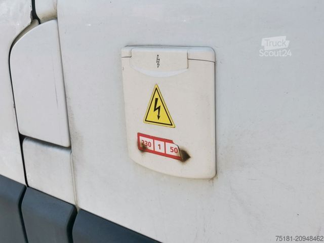 Рефрижераторний фургон RENAULT Master 165 L3H2/KÜHLKASTEN/ UNFALL!/KEIN MOTOR!