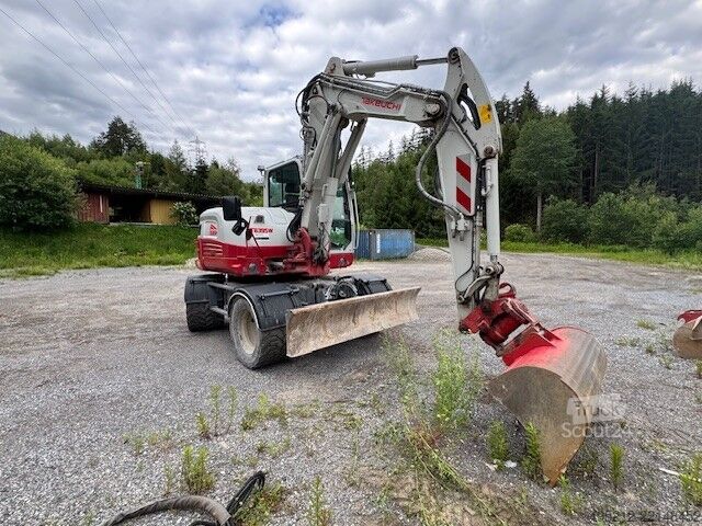 Pelle sur pneus Takeuchi TB 395 W