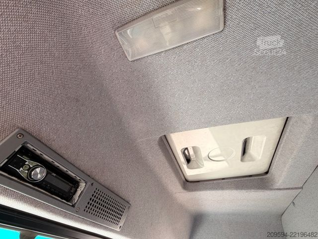 High top van MERCEDES-BENZ Vario Hochdach Kasten 614 D, OM 904 LA