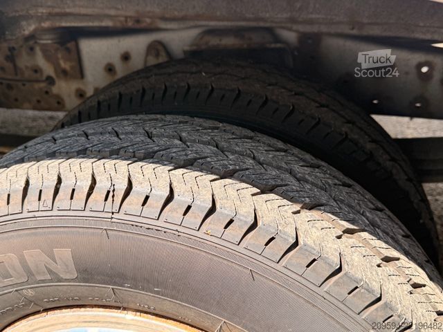 High top van MERCEDES-BENZ Vario Hochdach Kasten 614 D, OM 904 LA