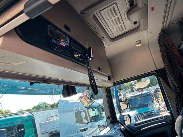 Tovornjak za prevoz hlodovine DAF XF 530 Plattform Kesla Kran Typ 2112 +Kabine