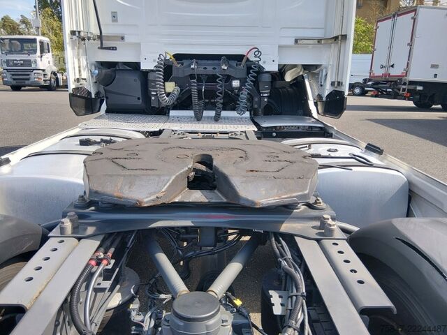 Standard tractor unit DAF XG+ 530 FT Intarder Standklima ACC