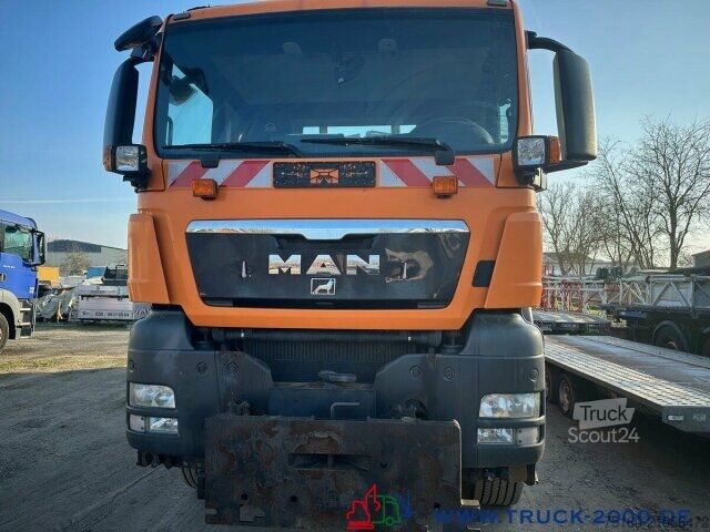 Tresidig tipplastbil MAN TGS 33.400 6x6 Winterdienst Streuer 2x Hydraulik