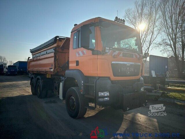 Tresidig tipplastbil MAN TGS 33.400 6x6 Winterdienst Streuer 2x Hydraulik