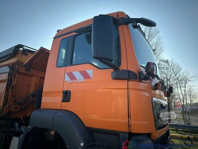 Tresidig tipplastbil MAN TGS 33.400 6x6 Winterdienst Streuer 2x Hydraulik