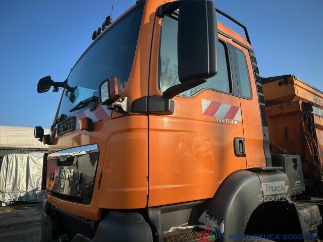 Tresidig tipplastbil MAN TGS 33.400 6x6 Winterdienst Streuer 2x Hydraulik