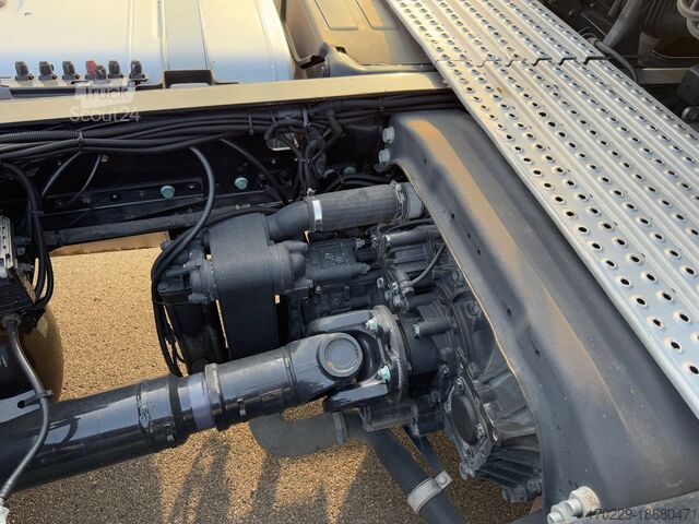 Standart traktör MAN TGX 18.480