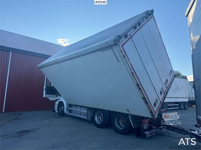 čemodāns Scania R580 6x2 Wood chip truck w/ 2-way tipper. Delivere