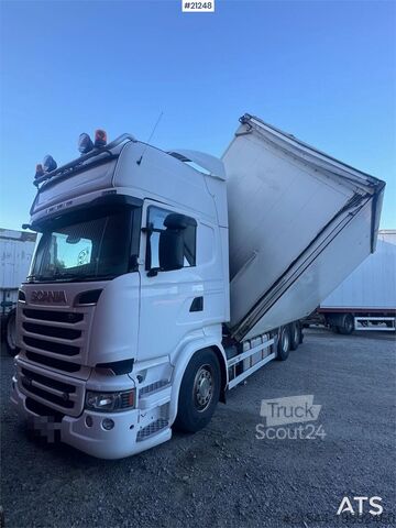 čemodāns Scania R580 6x2 Wood chip truck w/ 2-way tipper. Delivere
