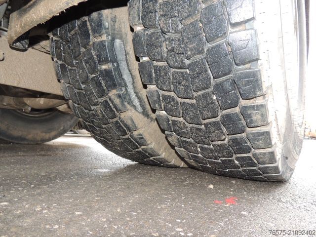 Standaard trekker DAF 106XF 530 Space Cab