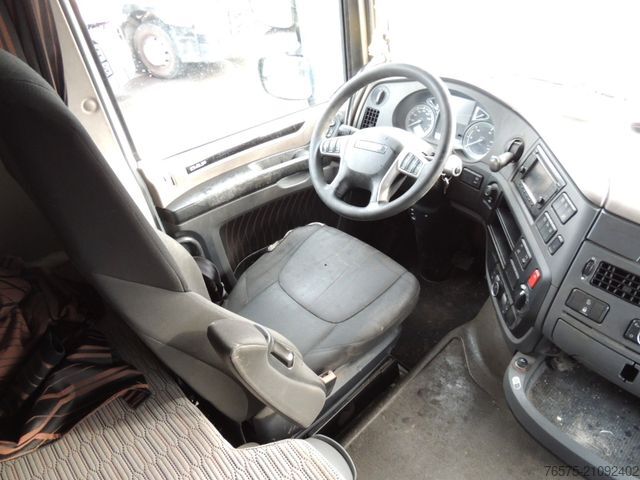 Standaard trekker DAF 106XF 530 Space Cab