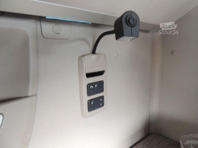 Standaard trekker DAF 106XF 530 Space Cab