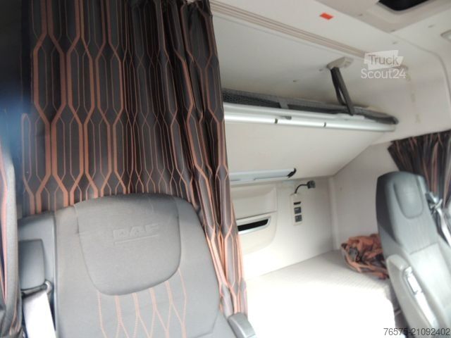 Standaard trekker DAF 106XF 530 Space Cab