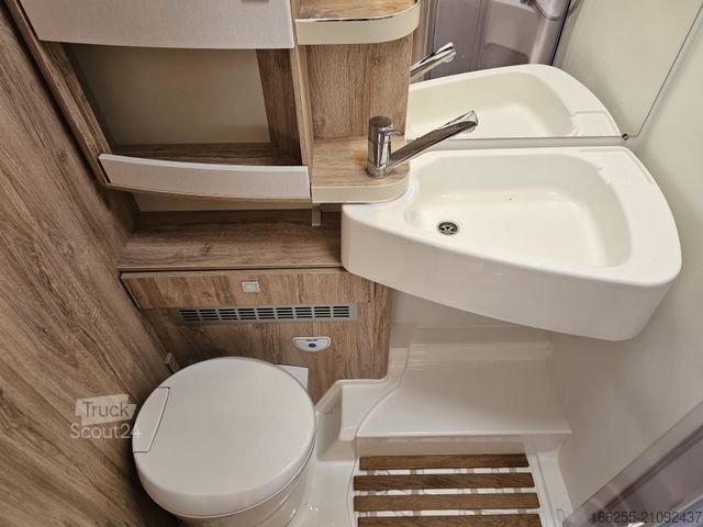 Polointegrovaný karavan EURAMOBIL Profila T 696 EB, Fahrassistenzp., Keramikvers.