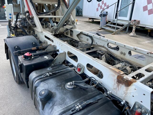 Camion dei rifiuti Renault MAXITY 130